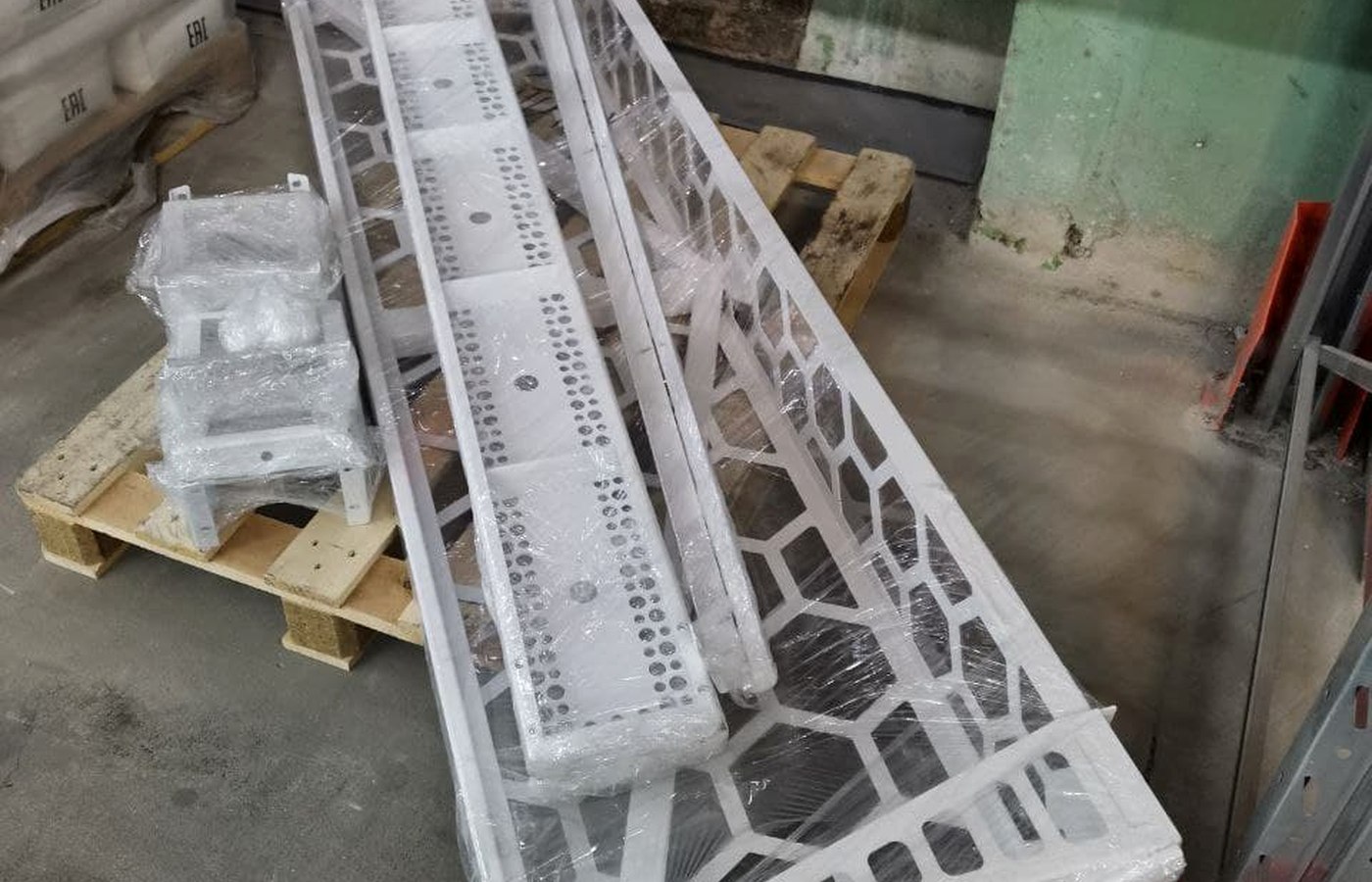 Fabricated structural components of the robotic tooling